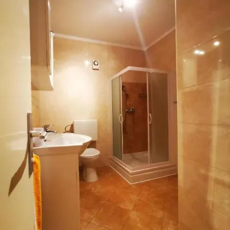 Franciska & Tihomir: Apartment