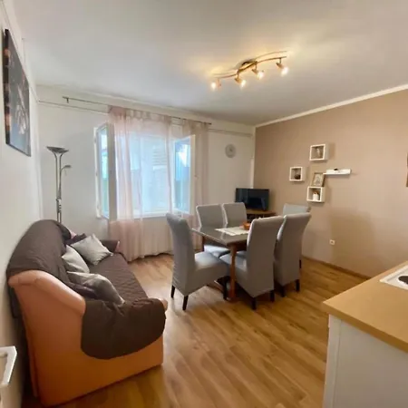 Franciska & Tihomir: Apartment *