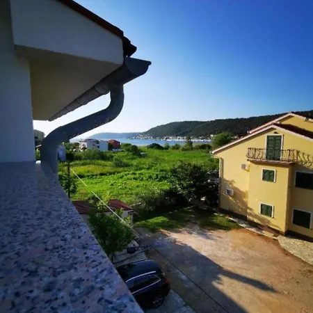 Franciska & Tihomir: Apartment Supetarska Draga